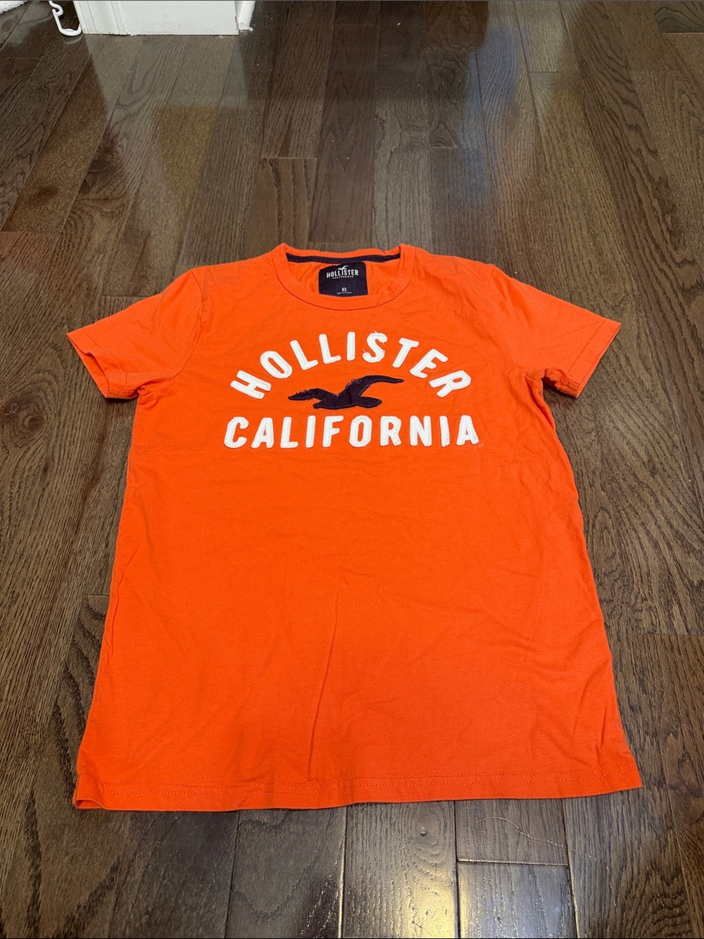 Hollister XS Orange Short-Sleeve Logo Tee